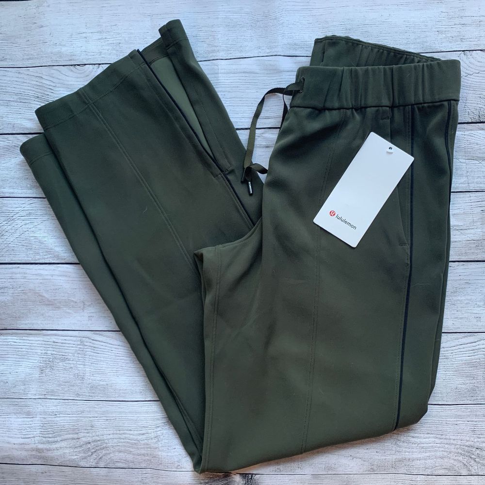 SALE! Lululemon On the Right Track Pant 31"